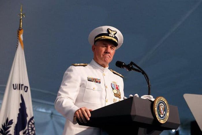 Đô đốc Karl Leo Schultz, chỉ huy lực lượng USCG. Ảnh: NYT