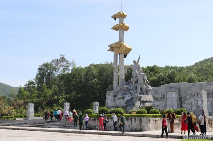 Truông Bồn - Khu Di tích lịch sử Quốc gia mãi là biểu tượng về sức mạnh quật cường, dũng cảm của quân và dân ta trong sự nghiệp đấu tranh bảo vệ Tổ quốc. Ảnh: Huy Thư