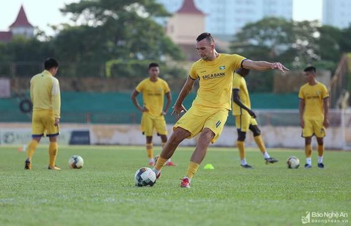 Memovic có một mùa giải thành công trong màu áo SLNA. Ảnh tư liệu