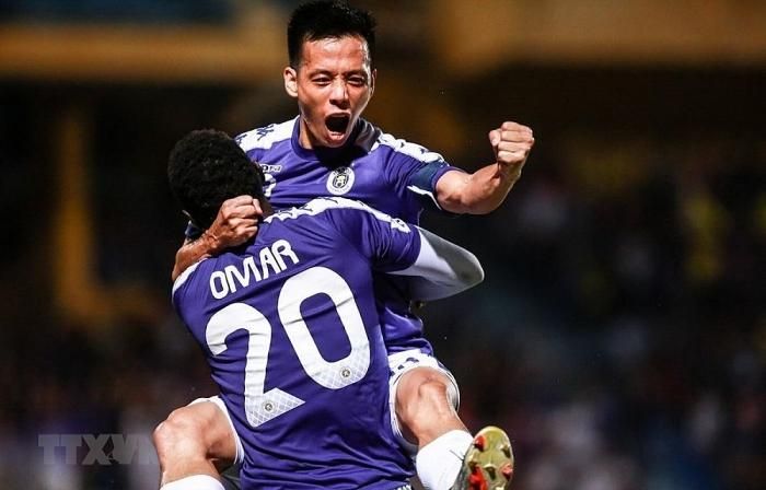 Văn Quyết tỏa sáng giúp Hà Nội FC ngược dòng thành công để lần đầu tiên đăng quang cup Quốc gia. (Ảnh: TTXVN).