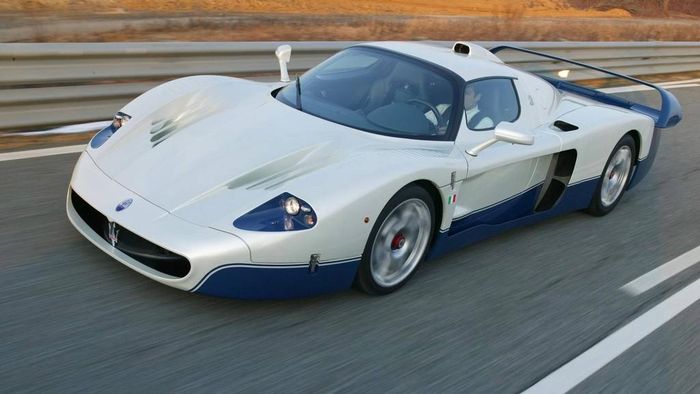 MC12 được tạo ra như một sản phẩm gợi nhớ lại thời hào hùng trong quá khứ của Maserati. Ảnh: Motor 1.