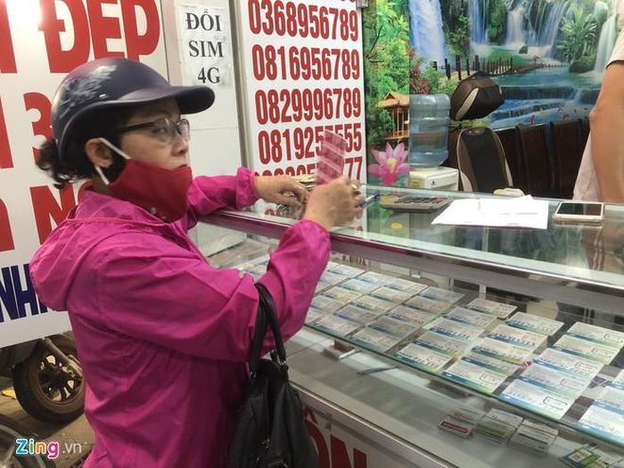 Thị trường SIM cũ số đẹp này luôn hoạt động nhộn nhịp, đáp ứng nhu cầu tiêu dùng của nhiều người. Ảnh: Thanh Thư.