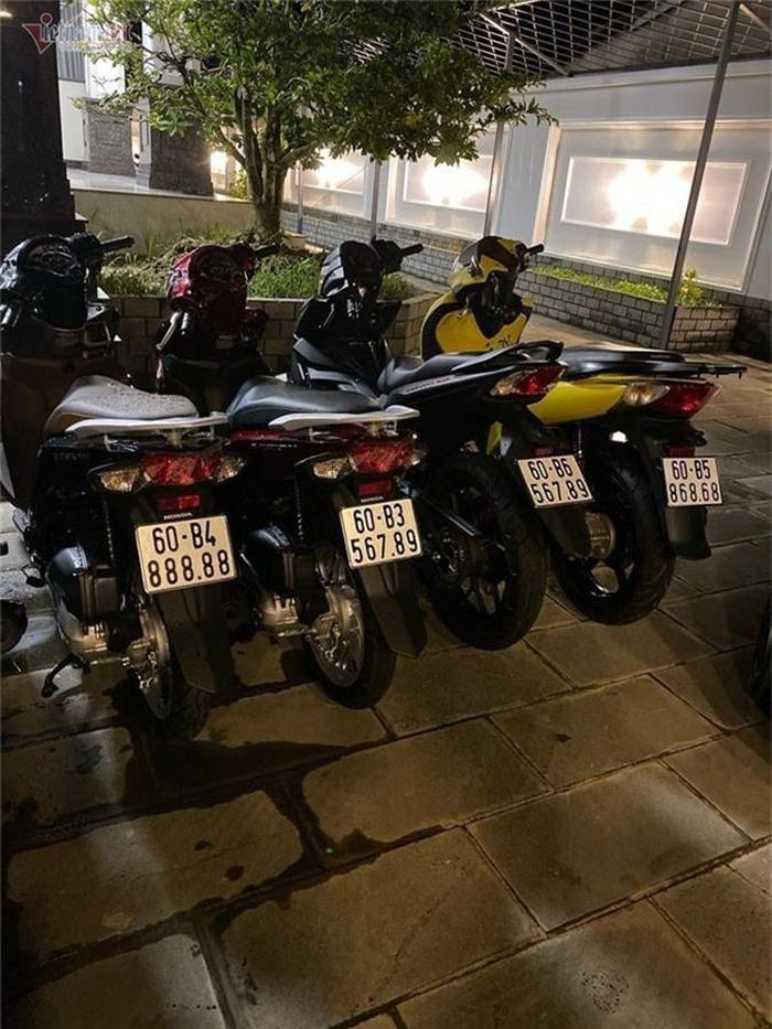 Toàn cảnh bộ sưu tập xe máy, xe ô tô biển số đẹp của anh Phụng