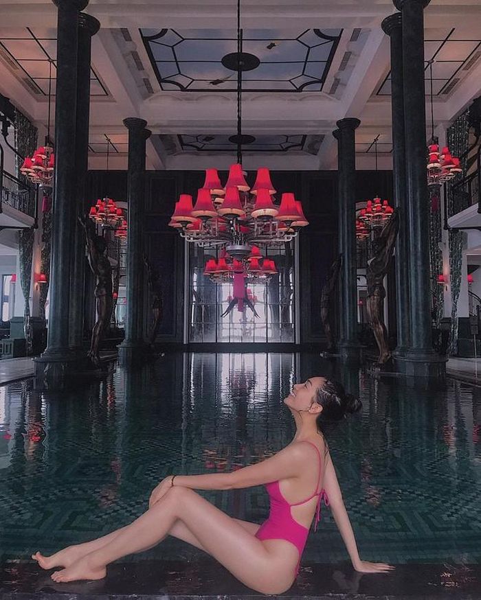 Á hậu Lệ Hằng thừa nhận bản thân "gan lắm" khi đăng hình mặc áo tắm trong chuyến công tác Sapa tuần qua. Trong lần hiếm hoi khoe dáng với trang phục sexy, quán quân Cuộc đua kỳ thú 2019 cho thấy cô đã giảm cân khá nhiều, vòng 2 đã thon hơn và không còn bị nhận xét eo "bánh mì" như trước.