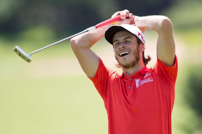 Bale tìm kiếm niềm vui trên sân golf.