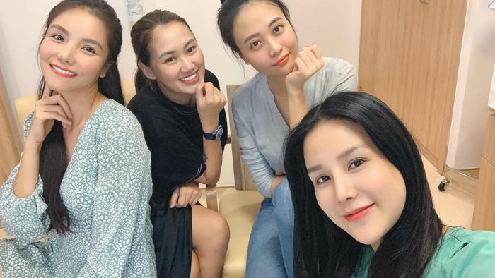 Diệp Lâm Anh sinh năm 1989 tham gia nhiều lĩnh vực như diễn xuất, ca hát và nhảy múa. Cô kết hôn vào tháng 5/2018 với ông xã kém một tuổi. Tháng 11/2018 cô sinh con gái đầu lòng, đặt tên là Boorin. Trong giai đoạn mang bầu con thứ 2, cô vẫn chăm chỉ tập yoga và giữ được vóc dáng thon gọn không bị phù nề hay phát tướng.