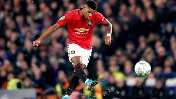 Bóng dáng của Ronaldo trong quả đá phạt của Rashford