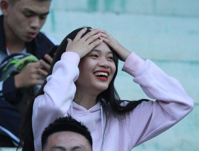  Cô dường như không tin vào mắt mình 
