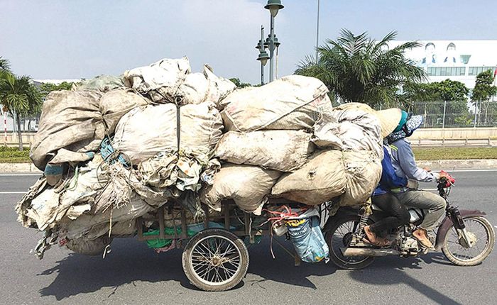 Cảnh sát giao thông cần mạnh tay với xe tự chế kiểu này. Ảnh: Cao Thăng
