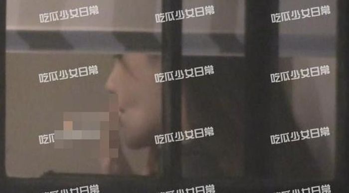 Angelababy không bỏ được thói quen xấu hút thuốc lá.