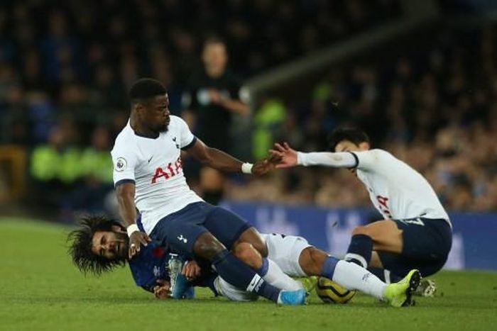 Son Heung-min và Aurier (giữa) cùng có tác động với Gomes. Ảnh: Getty Images.