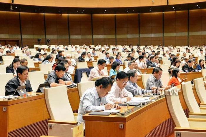 Các đại biểu tham dự kỳ họp.