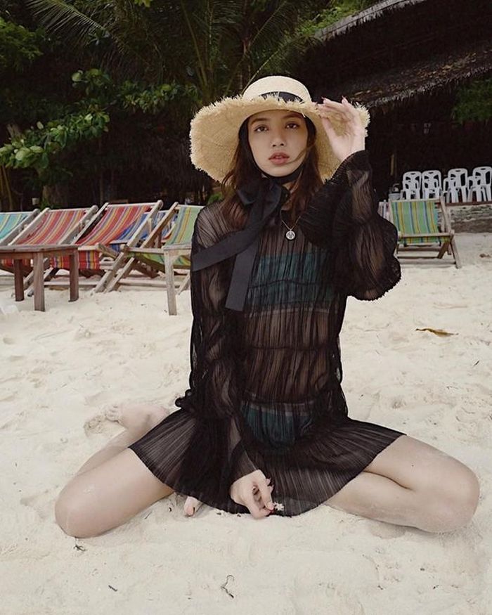 Cư dân mạng đánh giá cao sự kín đáo khi diện bikini của Lisa. 