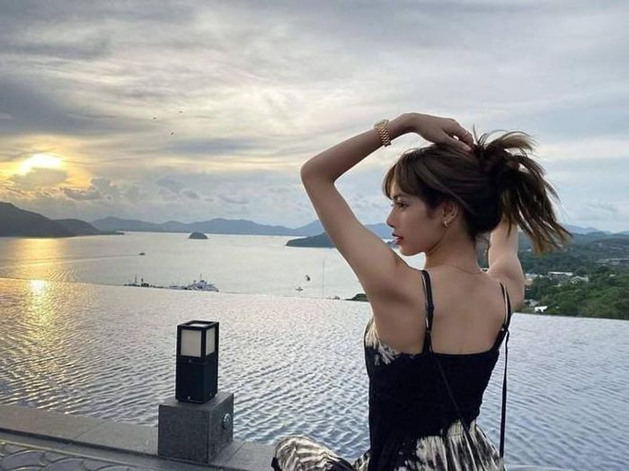 Từ sau khi xác nhận trở thành cố vấn vũ đạo cho chương trình tìm kiếm tài năng tại Trung Quốc, tên tuổi của Lisa tại quốc gia này ngày càng phổ biến rộng rãi. Cô vừa lọt vào top 5 idol nữ có số lượng album được tiêu thụ cao nhất trong lịch sử nước này. Bên cạnh đó, “nàng thơ Celine” còn sở hữu lượng fan Trung đông đảo và chịu chi. 