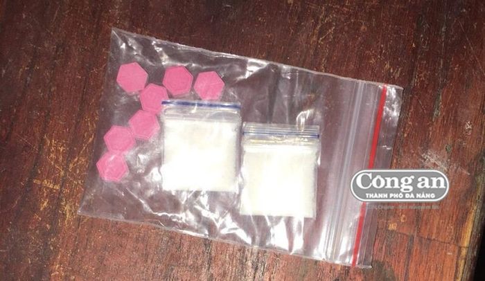 Đối tượng Quốc và Yến cùng tang vật vụ án. 
