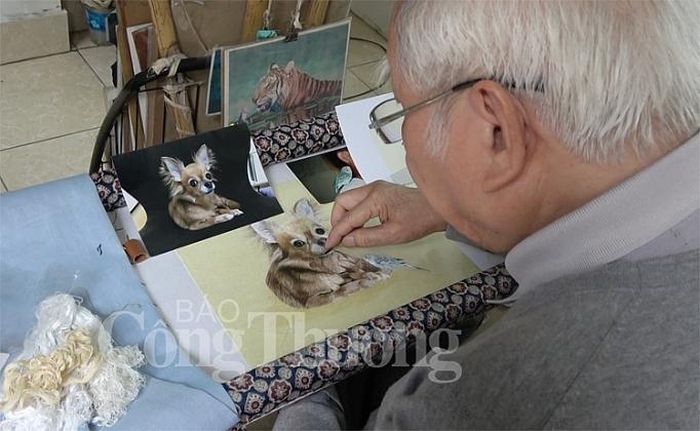 Nghệ nhân Nguyễn Quốc Sự cho biết, khó nhất trong thêu tranh là phải giữ được cái hồn, cái thần của tác phẩm
