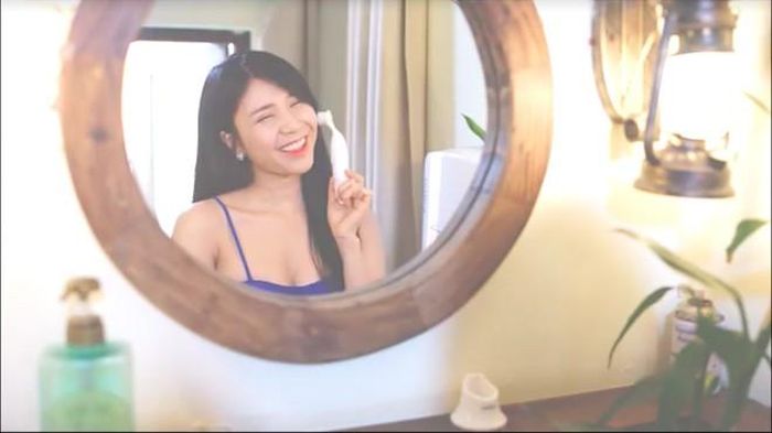 Sau Người phán xử, Thanh Bi từ cái tên vô danh trở nên nổi tiếng. Nhưng trong thời gian ngắn, cô cũng vướng nhiều tranh cãi. Giữa năm 2017, đoạn quảng cáo dụng cụ massage của cô bị chỉ trích phản cảm. Cô mặc váy 2 dây khoe vòng một và có những cách tạo dáng bị cho là lố, thô tục. 