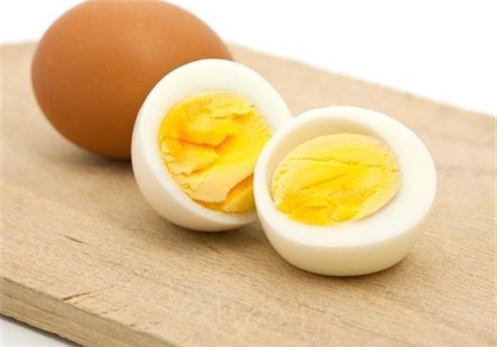 Trước kia, trứng vốn bị xem nhẹ bởi nó chứa hàm lượng cholesterol cao. Tuy nhiên, ngày nay mọi chuyện đã thay đổi. Loại thực phẩm này được coi như là nguồn cung cấp lành mạnh protein và các dưỡng chất, ví dụ như vitamin D. Sự thay đổi này là do các nghiên cứu đã cho thấy cholesterol trong thực phẩm không có nhiều tác động đối với lượng cholesterol máu như chúng ta vẫn nghĩ. Ảnh minh họa: Internet