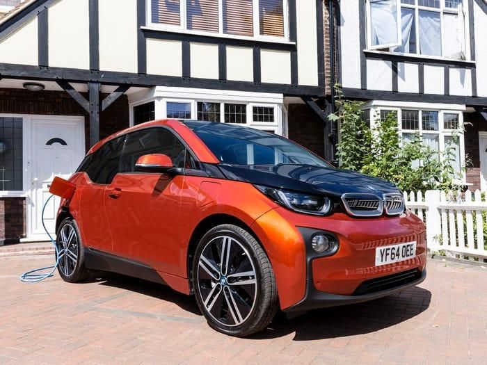  BMW i3 là chiếc xe không tạo ra khí thải đầu tiên được BMW sản xuất hàng loạt. Tuy nhiên, mẫu xe này mất giá tới 70,9%. (Ảnh: Getty Images) 