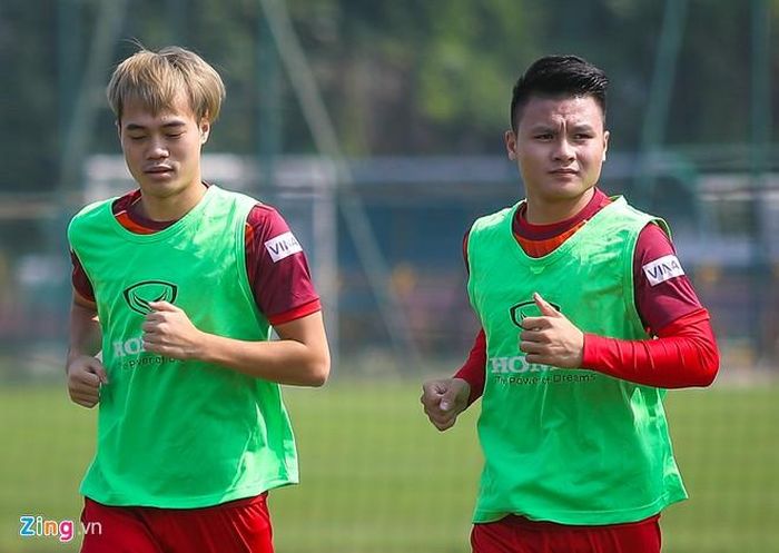 Văn Toàn ngái ngủ trong buổi tập sáng.