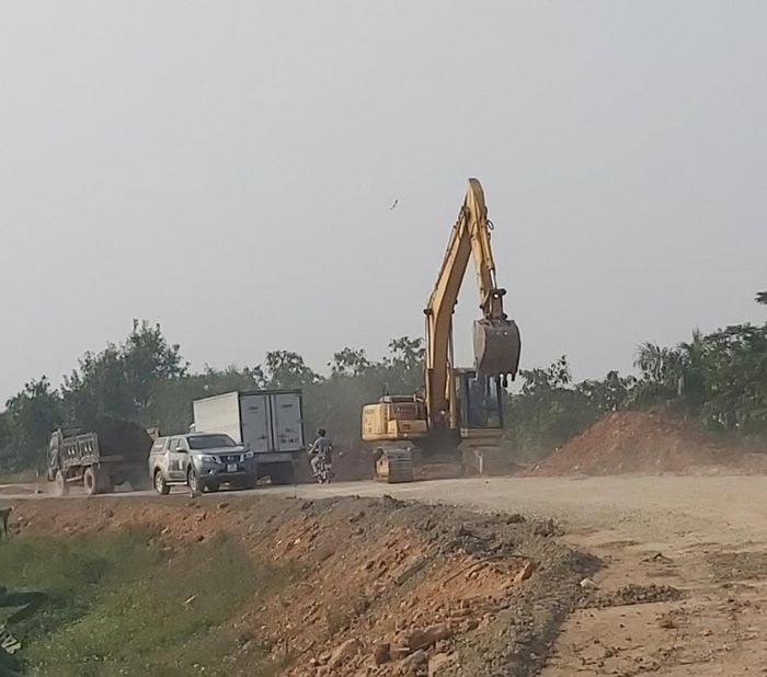 Không chỉ nội thành, dự án nâng cấp đê tả Đáy (huyện Hoài Đức) cũng đang khiến không khí khu vực ngoại thành ô nhiễm nặng
