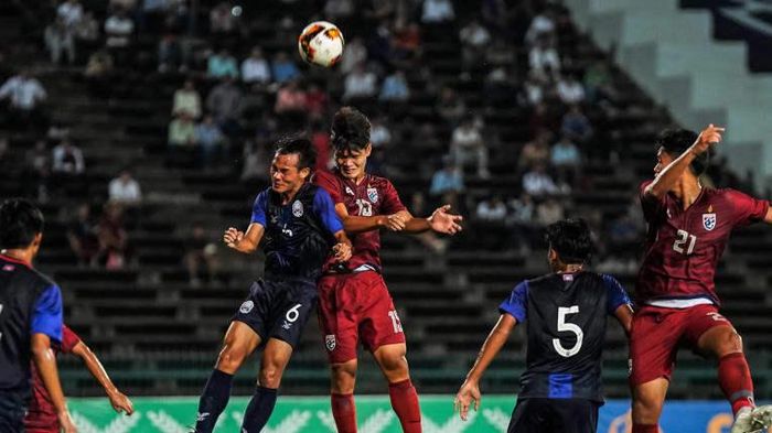 U19 Campuchia (áo xanh) tạo cơn địa chấn trước Thái Lan. Ảnh: AFC