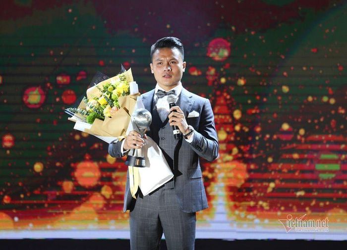 Tiền vệ Quang Hải