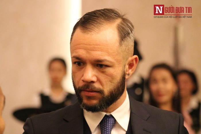 Tiền vệ Stephan Schrock của ĐTQG Philippines.