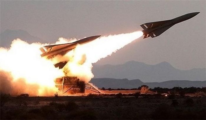  Đạn đánh chặn trang bị cho tổ hợp phòng không Mersad của Iran bao gồm 2 loại tên lửa sử dụng nhiên liệu rắn có tên gọi là Shahin và Shalamche 