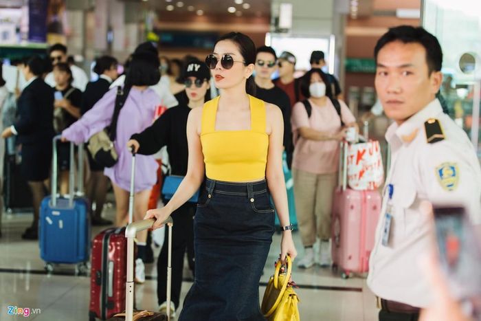 Lệ Quyên nổi bật với áo 2 dây và túi xách "ton sur ton". Cô kết hợp áo dáng ôm với chân váy tạo vẻ ngoài năng động. Đông Nhi đã chuẩn bị cho lễ cưới của cô trong vòng 6 tháng. Ban đầu cặp đôi dự định tổ chức lễ cưới ở TP.HCM. Tuy nhiên, sau đó, Ông Cao Thắng quyết định ủng hộ mong ước được trải qua khoảnh khắc quan trọng trên bãi biển của vợ.