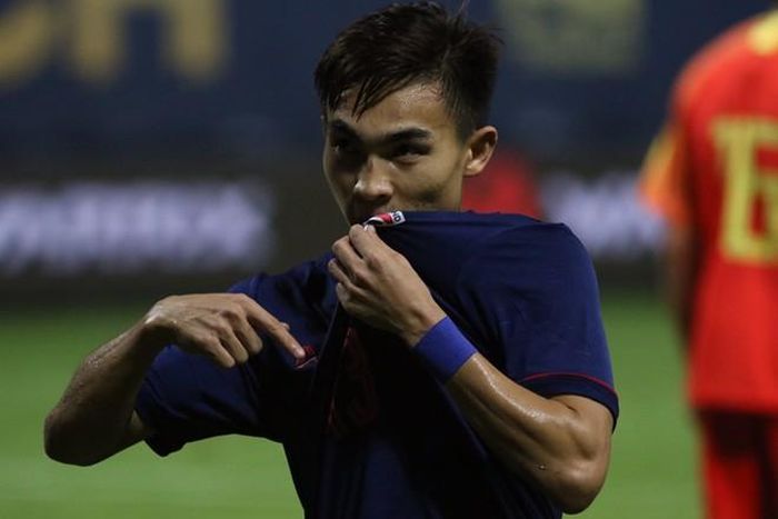  Charoen Wongkon của U23 Thái Lan ăn mừng bàn thắng. Ảnh: Siam Sport. 