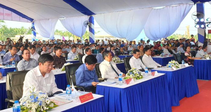 Các đại biểu dự hội nghị. Ảnh: HÀM LUÔNG