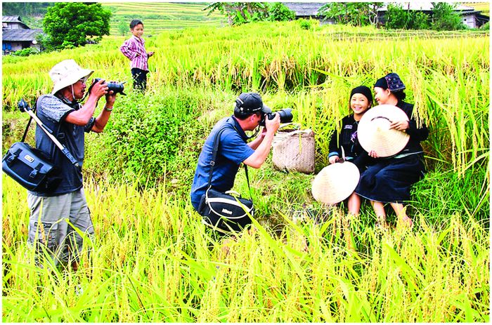  Tác nghiệp ở Bản Phùng, phút giải lao.