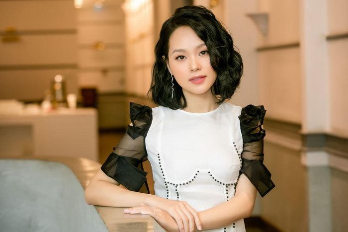 Hoàng Quyên chia sẻ cô bị xáo trộn cuộc sống khi sinh con.