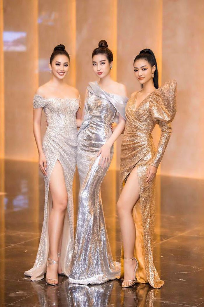 Với nhiều thành tích nổi trội và mang trên mình hình ảnh đại diện của Việt Nam, các nàng hậu đã được BTC tin tưởng trở thành đại diện trao giải cho 3 hạng mục đề cử quan trọng nhất.