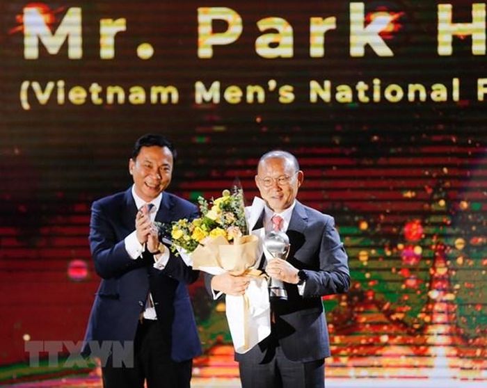 Huấn luyện viên Park Hang-seo đoạt giải Huấn luyện viên đội tuyển nam của năm. (Ảnh: Trọng Đạt/TTXVN)