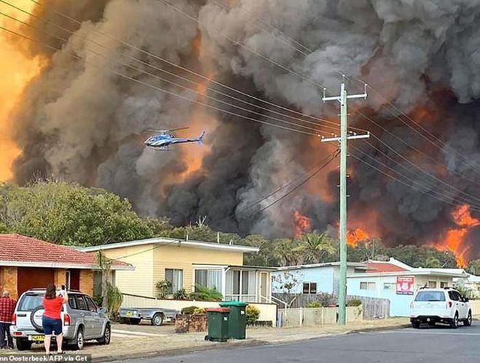  Trước đó, nhà chức trách Australia đã lo lắng về cháy rừng trước thềm những tháng nóng nhất sắp đến. Người ta xác nhận các năm 2017 và 2018 là năm nóng thứ 3 và 4 trong lịch sử khí tượng Australia 