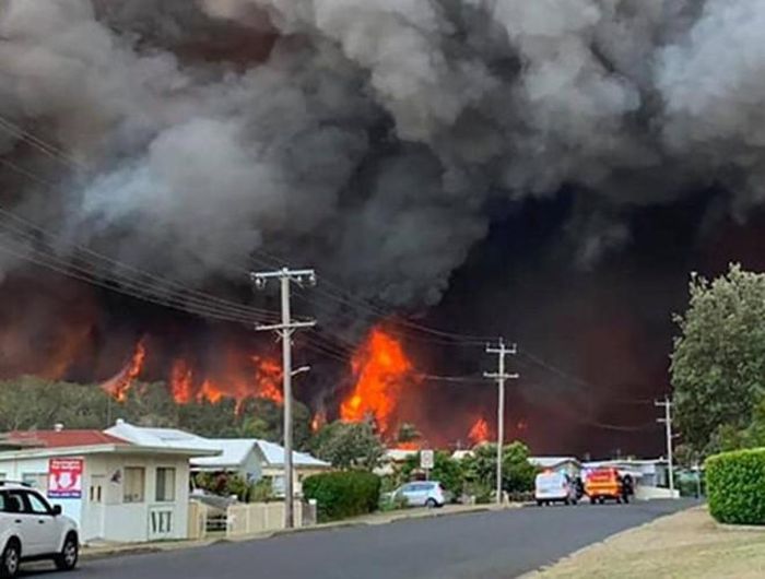 Cảnh tượng ở ngôi làng Harrington thuộc bang New South Wales. Không ít người tự hỏi: "Liệu đây là Trái đất hay... địa ngục?" 