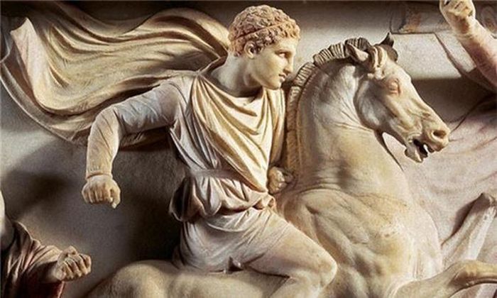 Tuy nhiên, vào năm 323 trước Công nguyên, Alexander Đại đế đột ngột băng hà tại Babylon sau 12 ngày lâm bệnh.