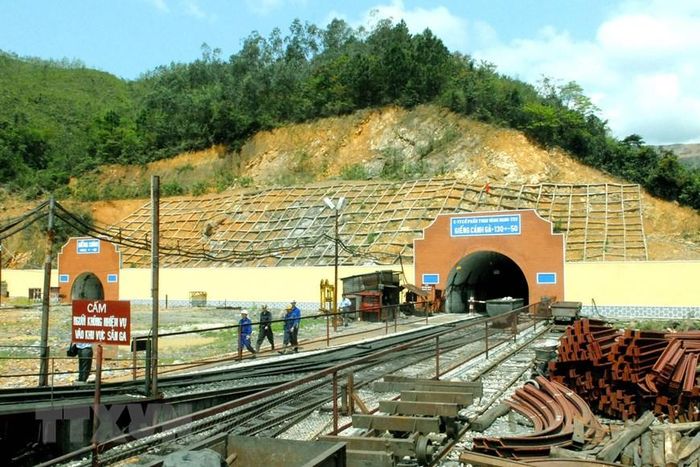 Tốc độ tăng trưởng kinh tế, thu ngân sách và thu nhập đầu người của tỉnh Quảng Ninh luôn được duy trì ở mức cao. Ảnh: Nguyễn Đán/TTXVN 