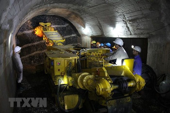  83 năm qua, cán bộ, đảng viên, công nhân, lực lượng vũ trang và nhân dân các dân tộc Quảng Ninh cùng các đơn vị ngành Than luôn phát huy truyền thống anh hùng, vượt qua muôn vàn khó khăn, thử thách. (Ảnh: Trọng Đạt/TTXVN) 