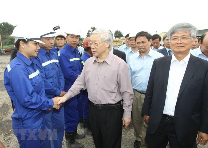  Tổng Bí thư Nguyễn Phú Trọng thăm Công ty Cổ phần than Núi Béo trong chuyến làm việc với Tập đoàn công nghiệp Than-Khoáng sản Việt Nam, sáng 6/4/2013. (Ảnh: Trí Dũng/TTXVN) 