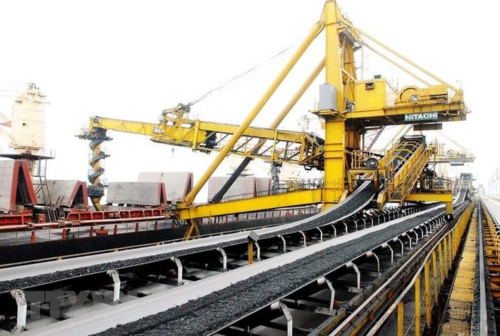  Tốc độ tăng trưởng kinh tế, thu ngân sách và thu nhập đầu người của tỉnh Quảng Ninh luôn được duy trì ở mức cao. Ảnh: Nguyễn Đán/TTXVN 