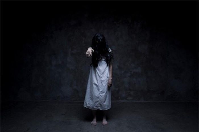  Onryo thường chờ một vài ngày, thậm chí hàng tháng trời để quan sát nạn nhân trước khi bắt đầu tấn công những người thân của họ. Nó làm như vậy để muốn xem ai là nạn nhân thê lương nhất.
