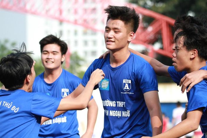 Giải là nơi giúp các cầu thủ học sinh cân bằng giữa học và chơi