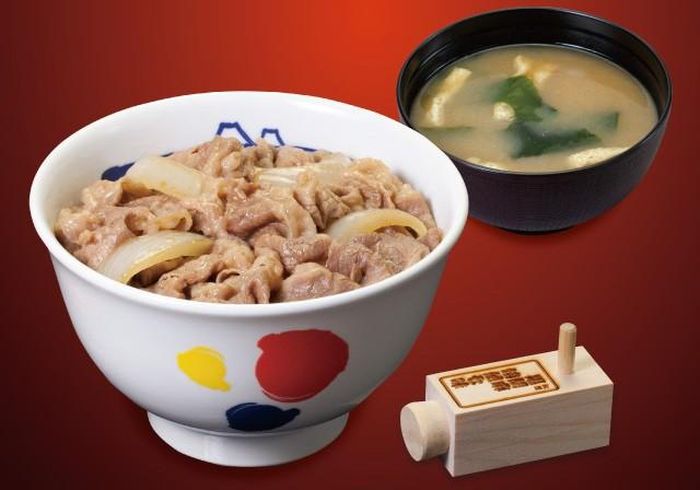 Gyudon rất phổ biến ở Nhật Bản và được coi như món ăn quốc dân. 