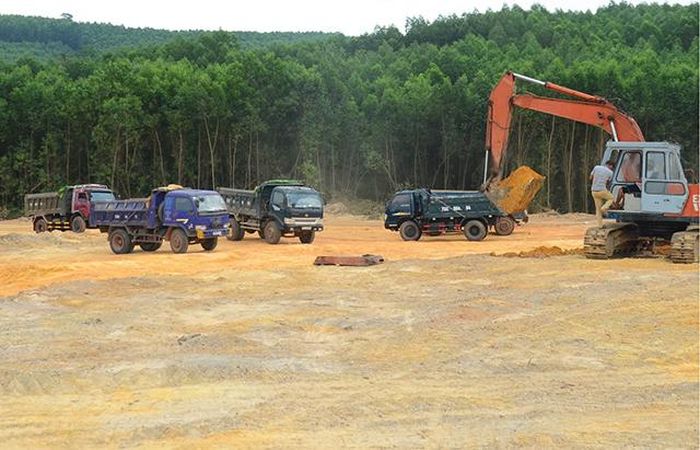 San lấp mặt bằng xây dựng nghĩa trang mới ở xã Thủy Phù