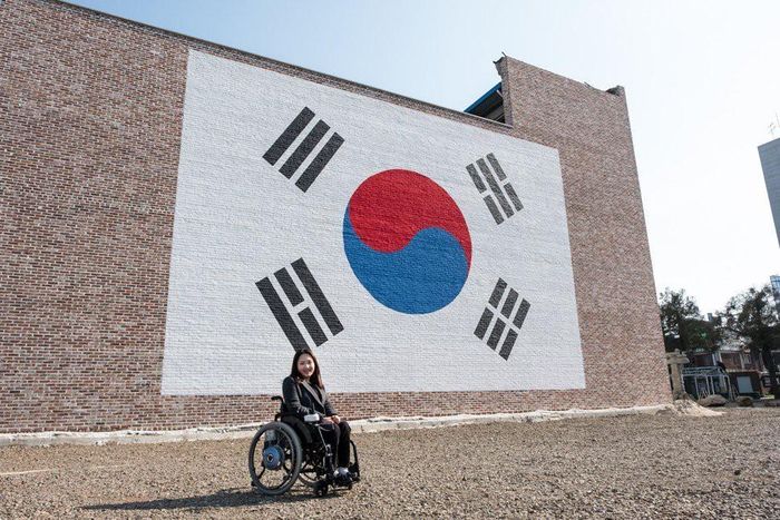 Cô gái đã tới Căn cứ không quân Mỹ trên đảo Gunsam (Hàn Quốc). Ảnh: SCMP.