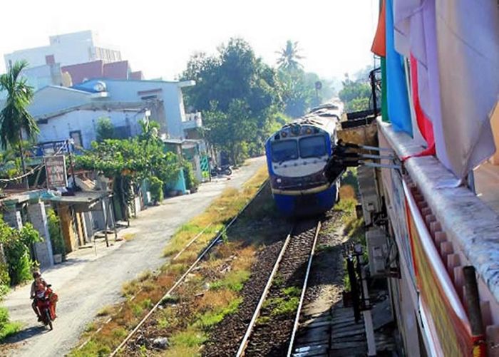 Hành lang đường sắt Đà Nẵng hiện tại sẽ được mở rộng thành đại lộ rộng 33m với 6 làn xe trong tương lai. 