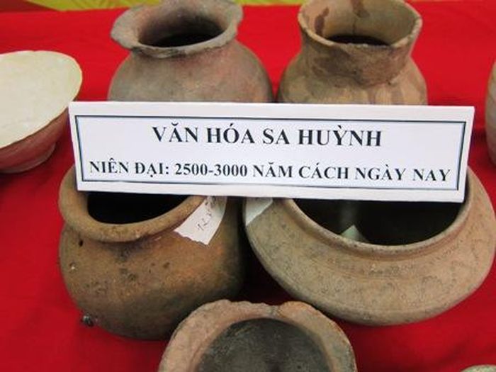 Hiện vật cổ trưng bày trong Bảo tàng Bình Thuận (Ảnh: Nguyên Vũ/dulichbinhthuan)